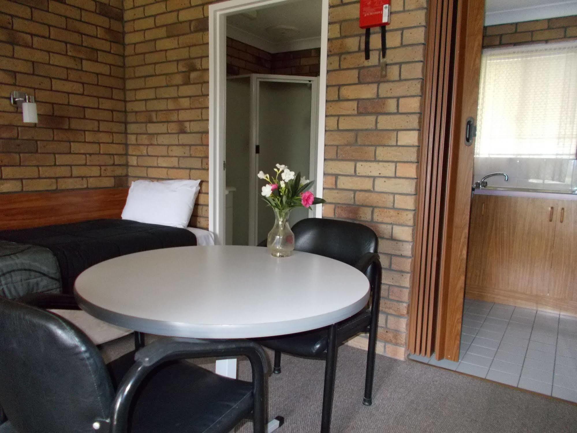 Park House Motor Inn Oakey Eksteriør billede